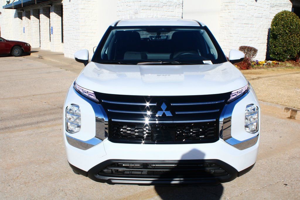 New 2026 Mitsubishi Outlander ES image 4