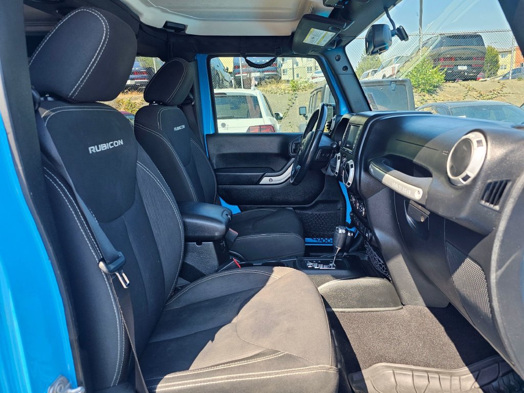 Used 2017 Jeep Wrangler Unlimited Rubicon w/ Connectivity Group AWD/4WD image 11
