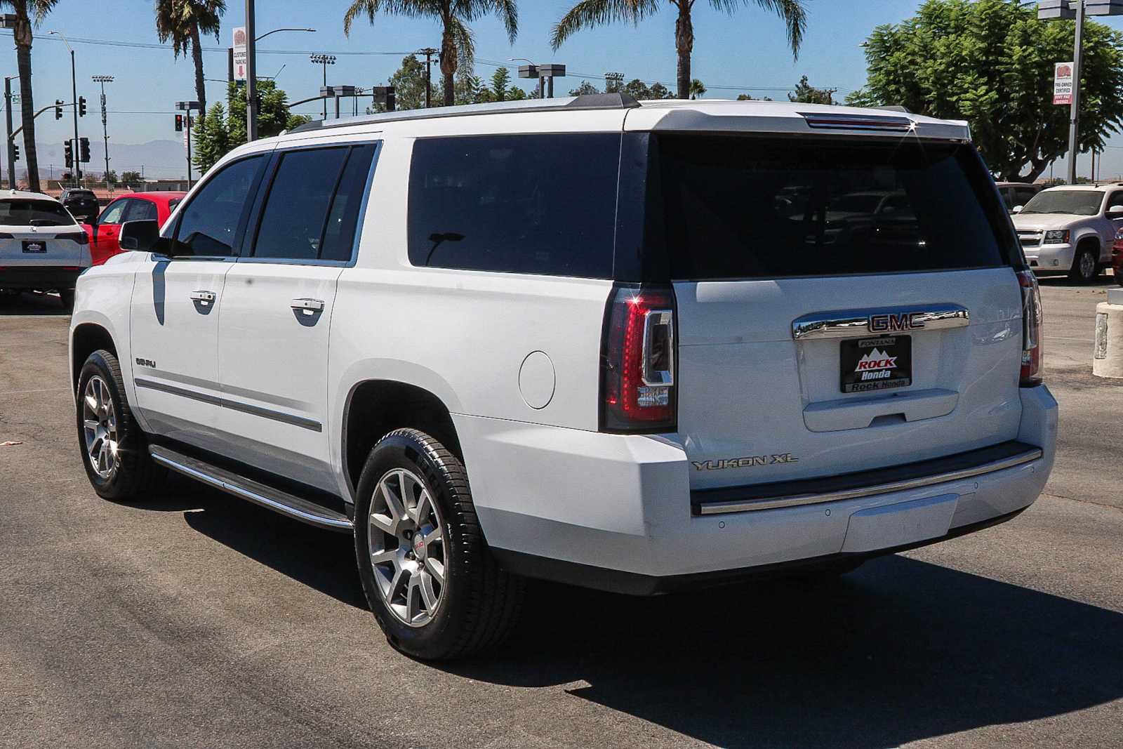 Used 2018 GMC Yukon XL Denali RWD image 8