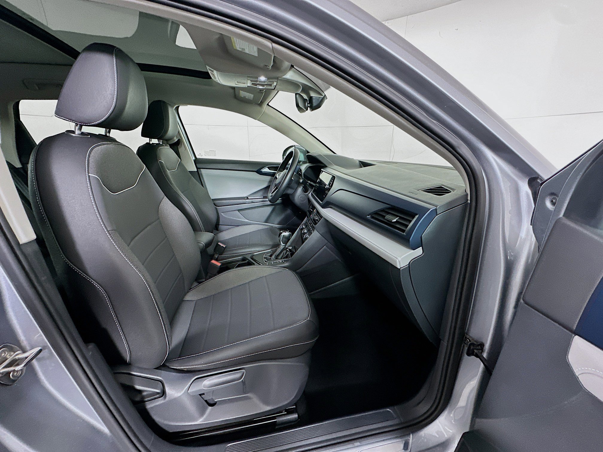 Used 2024 Volkswagen Taos SE image 32