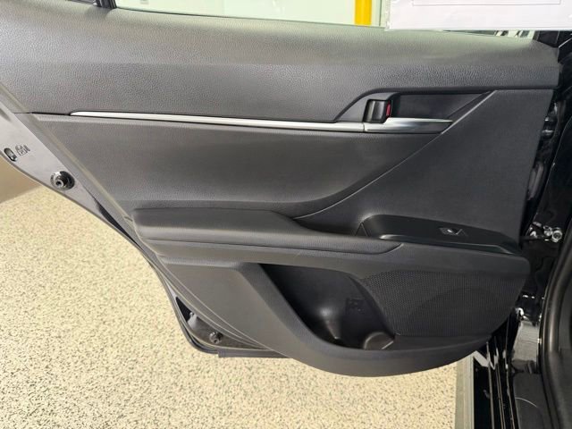 Used 2020 Toyota Camry SE FWD image 24