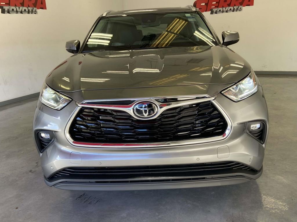 Used 2026 Toyota Highlander Limited image 8