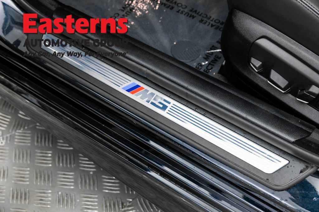 Used 2015 BMW M5 RWD image 16