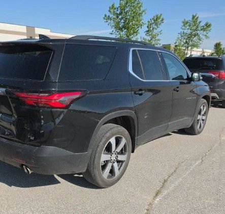 Used 2023 Chevrolet Traverse LT w/ LT Premium Package AWD/4WD image 3
