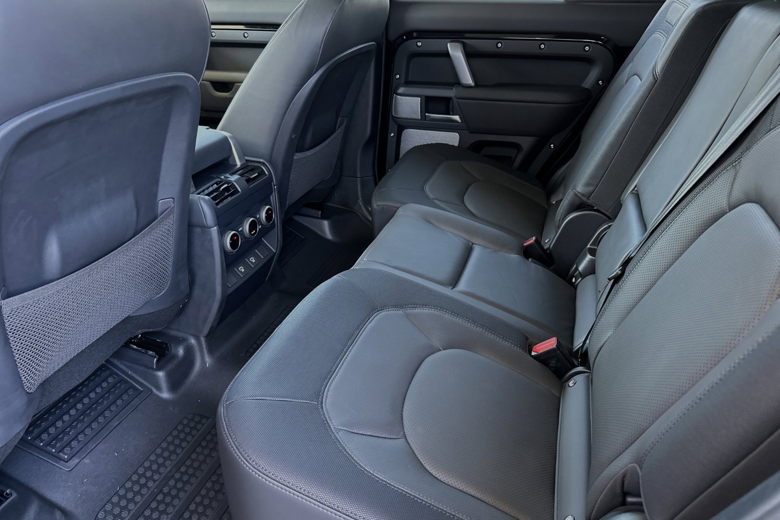 New 2024 Land Rover Defender 130 X-Dynamic SE image 11