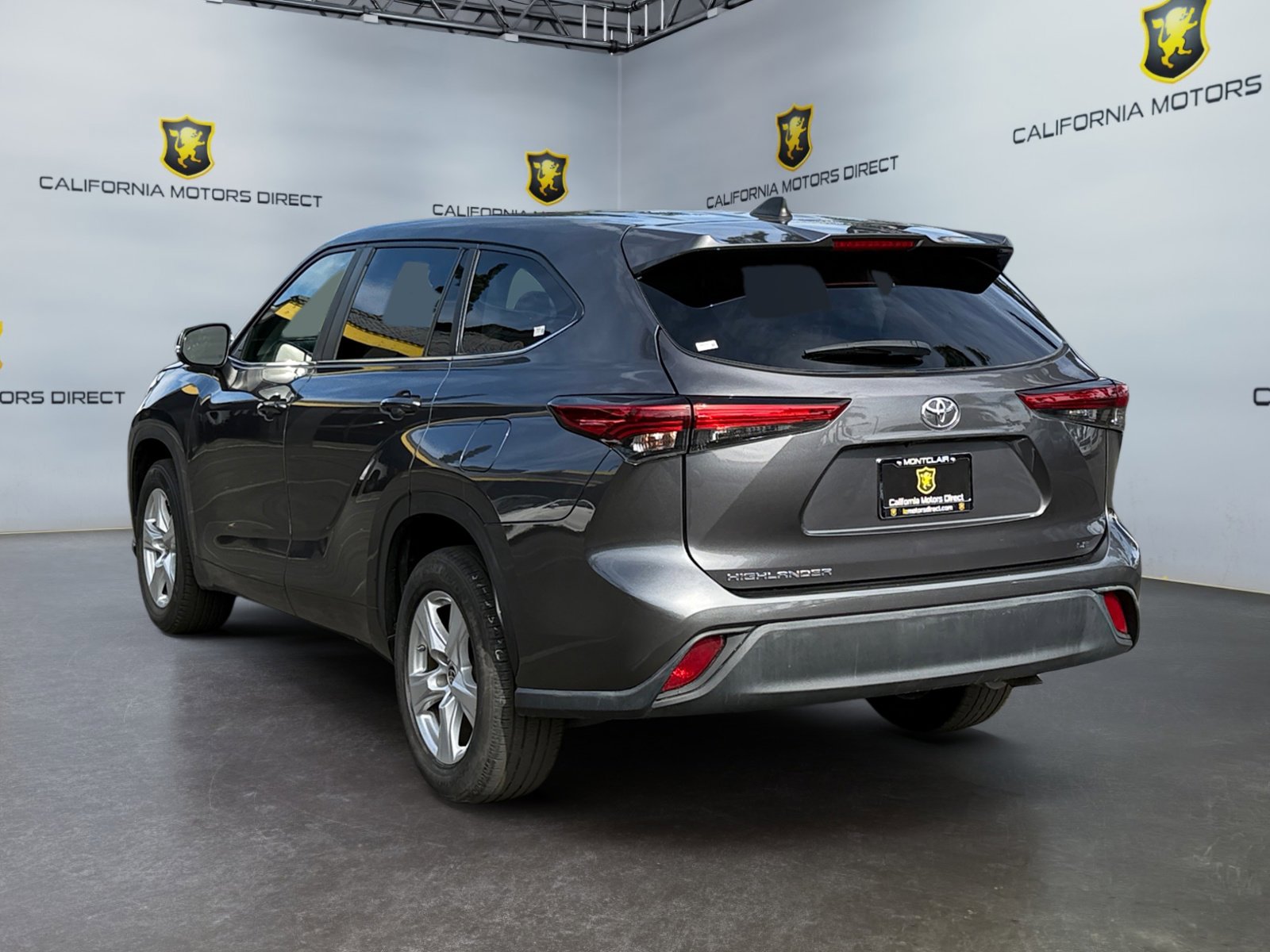 Used 2023 Toyota Highlander LE image 3