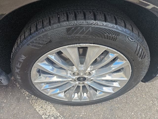 Used 2021 Ford Edge Titanium w/ Equipment Group 301A AWD/4WD image 19