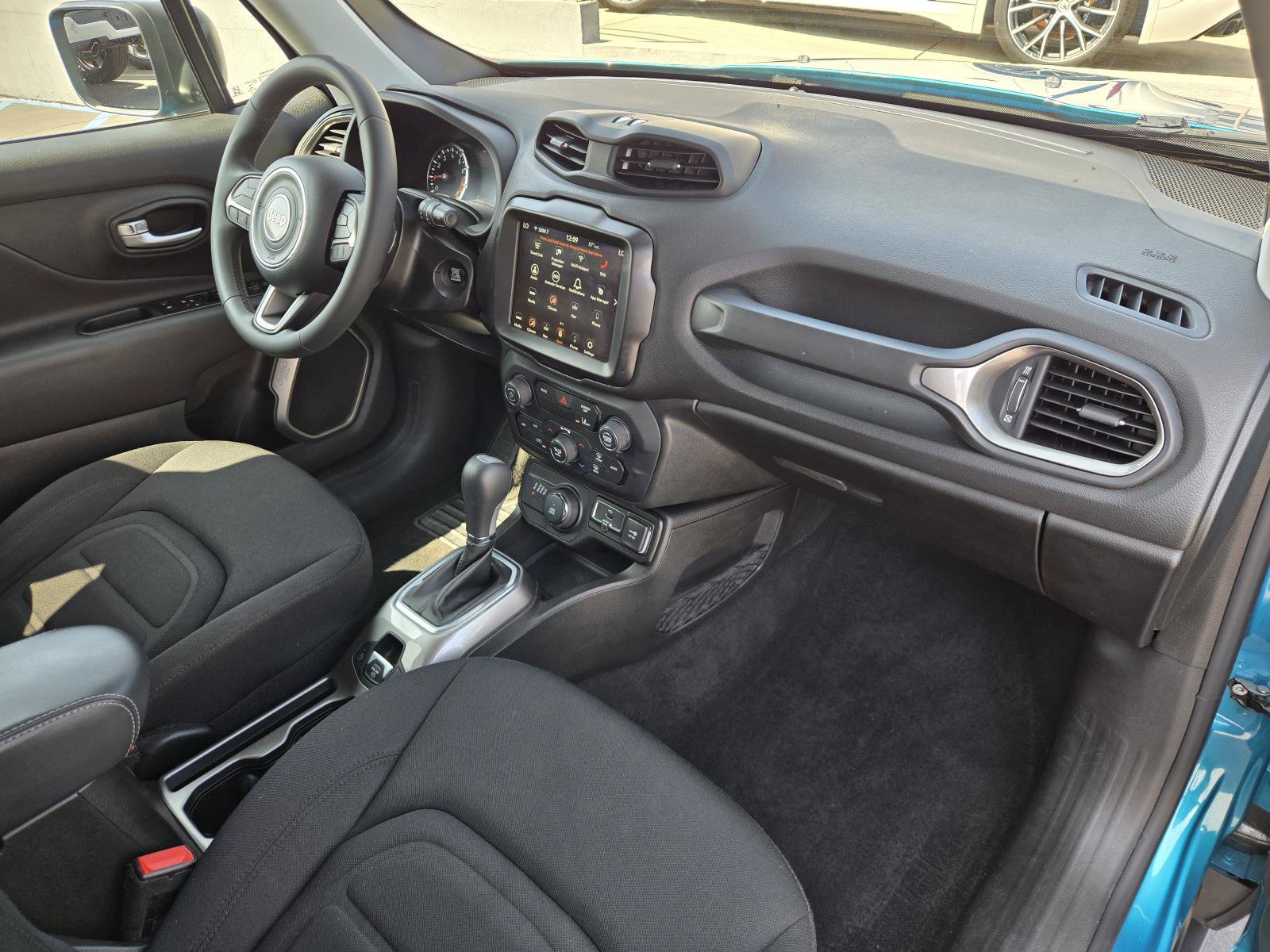 Certified 2022 Jeep Renegade Latitude AWD/4WD image 33