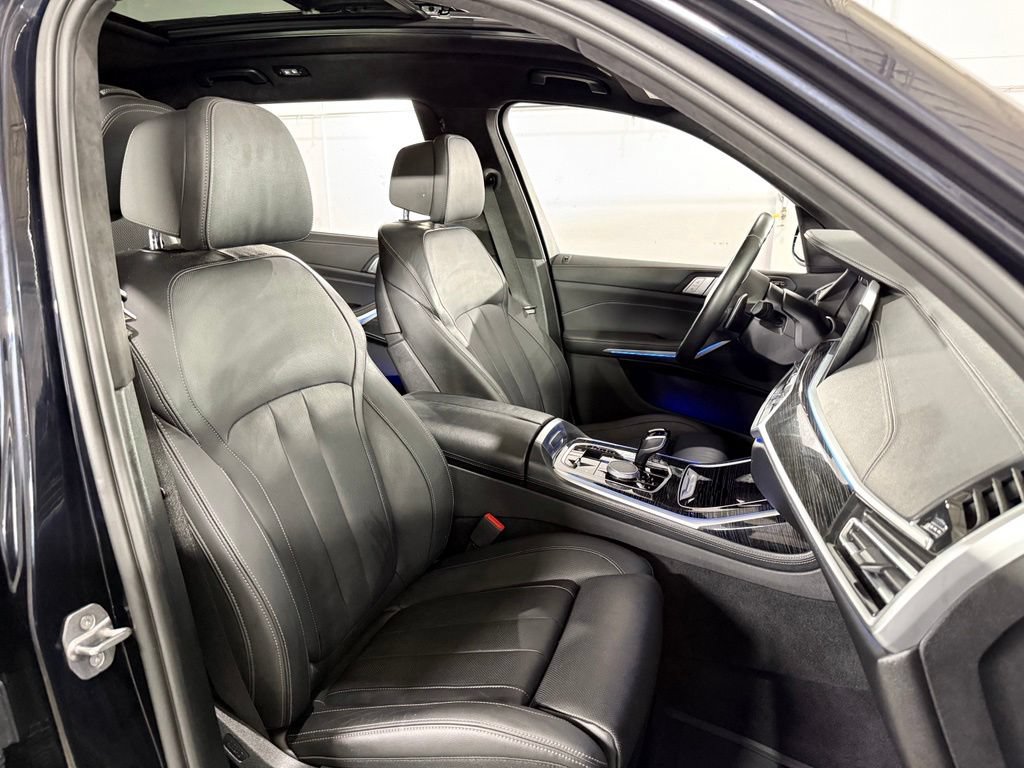 Used 2022 BMW X7 xDrive40i w/ M Sport Package AWD/4WD image 30