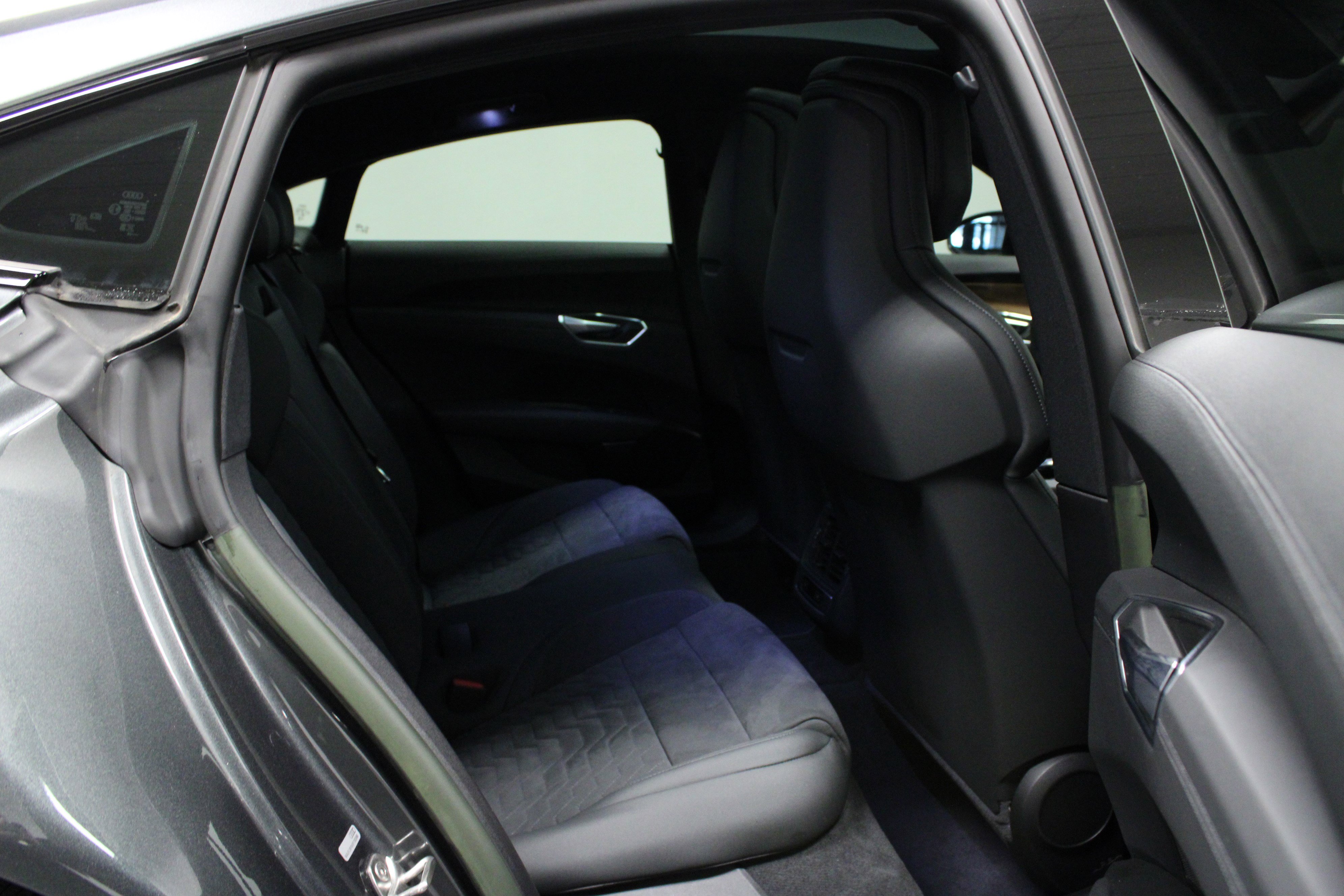 Used 2023 Audi e-tron GT Premium Plus image 14