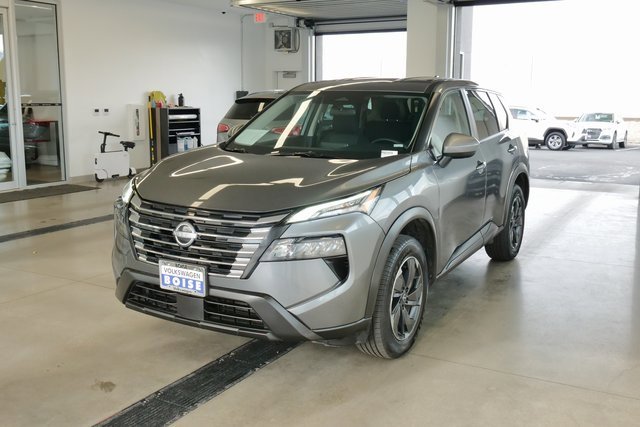 Used 2025 Nissan Rogue SV image 3