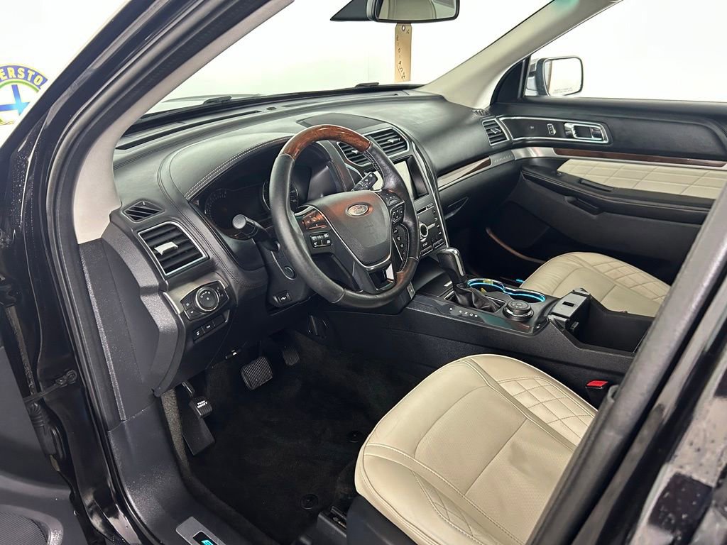 Used 2016 Ford Explorer Platinum AWD/4WD image 13
