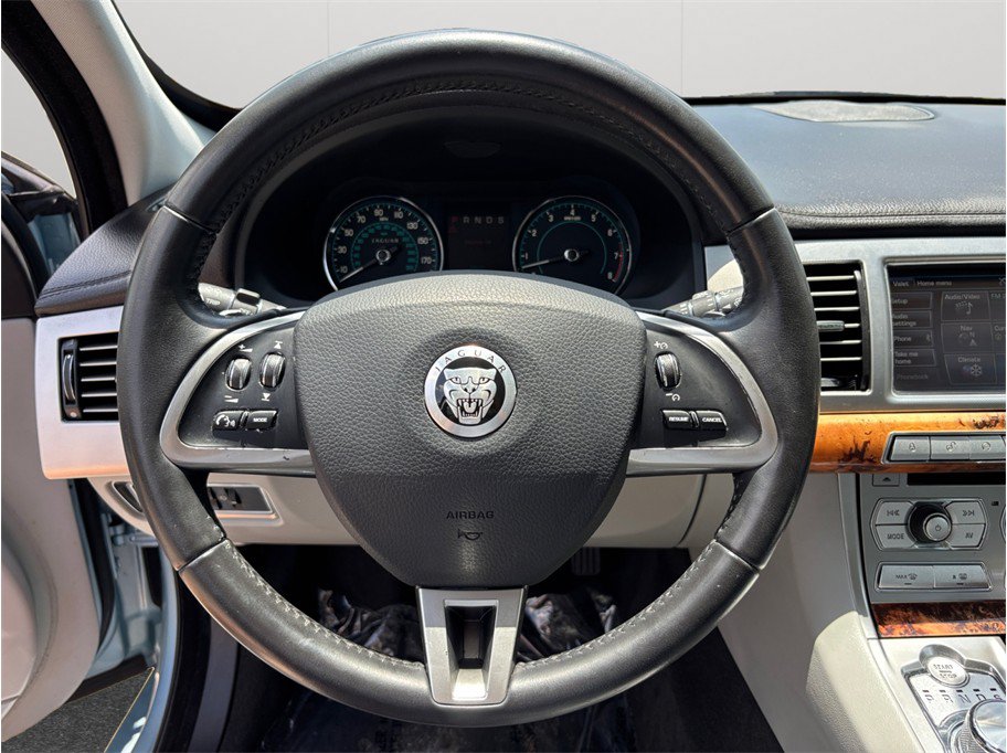 Used 2012 Jaguar XF RWD image 24