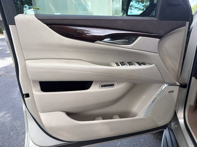 Used 2015 Cadillac Escalade ESV Luxury RWD image 10