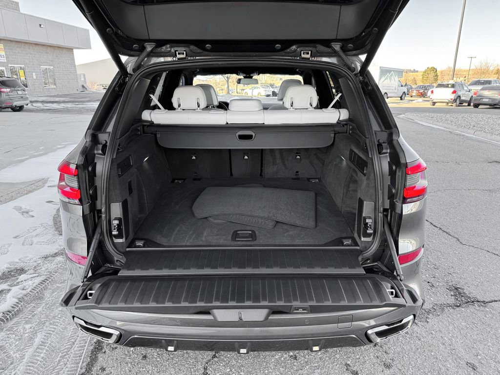 Used 2023 BMW X5 M50i image 11
