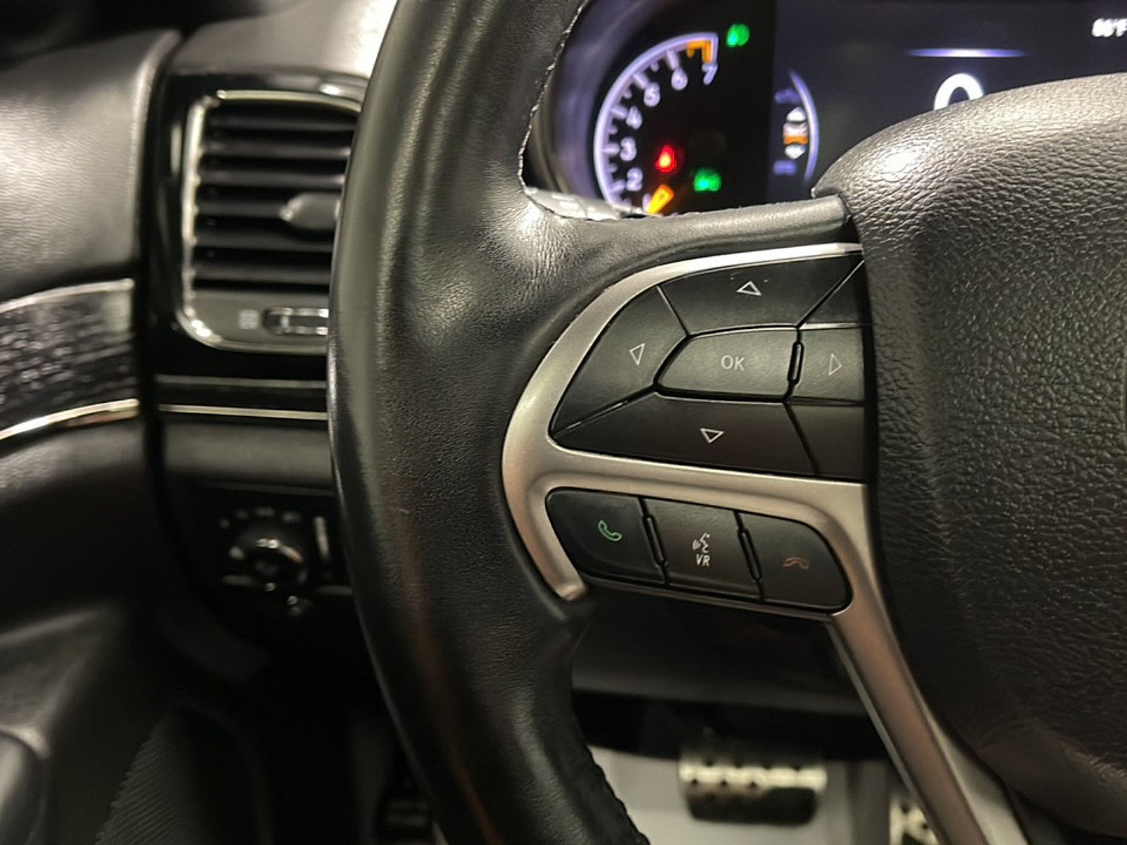 Used 2019 Jeep Grand Cherokee High Altitude AWD/4WD image 6