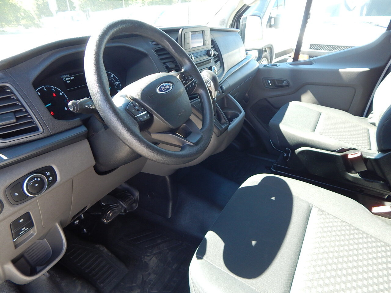 Used 2025 Ford Transit 250 Low Roof w/ Exterior Upgrade Package RWD image 2