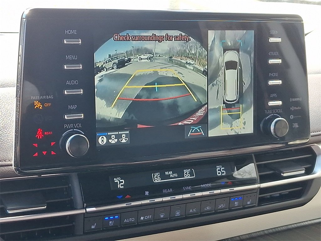 Used 2023 Toyota Sienna Platinum image 18