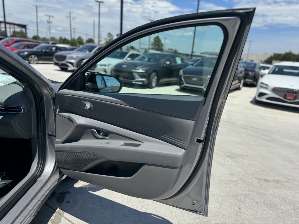 New 2025 Hyundai Elantra SEL image 10