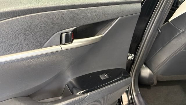 Used 2025 Toyota Camry SE FWD image 18