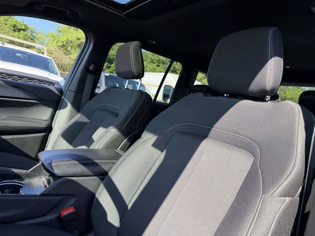 Used 2025 Jeep Grand Cherokee Laredo X w/ Luxury Tech Group I AWD/4WD image 20