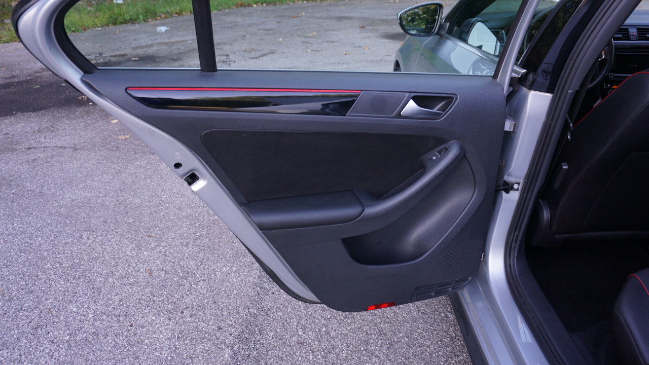 Used 2015 Volkswagen Jetta GLI SE image 25