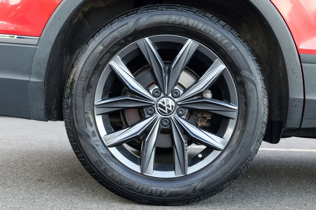 Used 2022 Volkswagen Tiguan SE AWD/4WD image 13