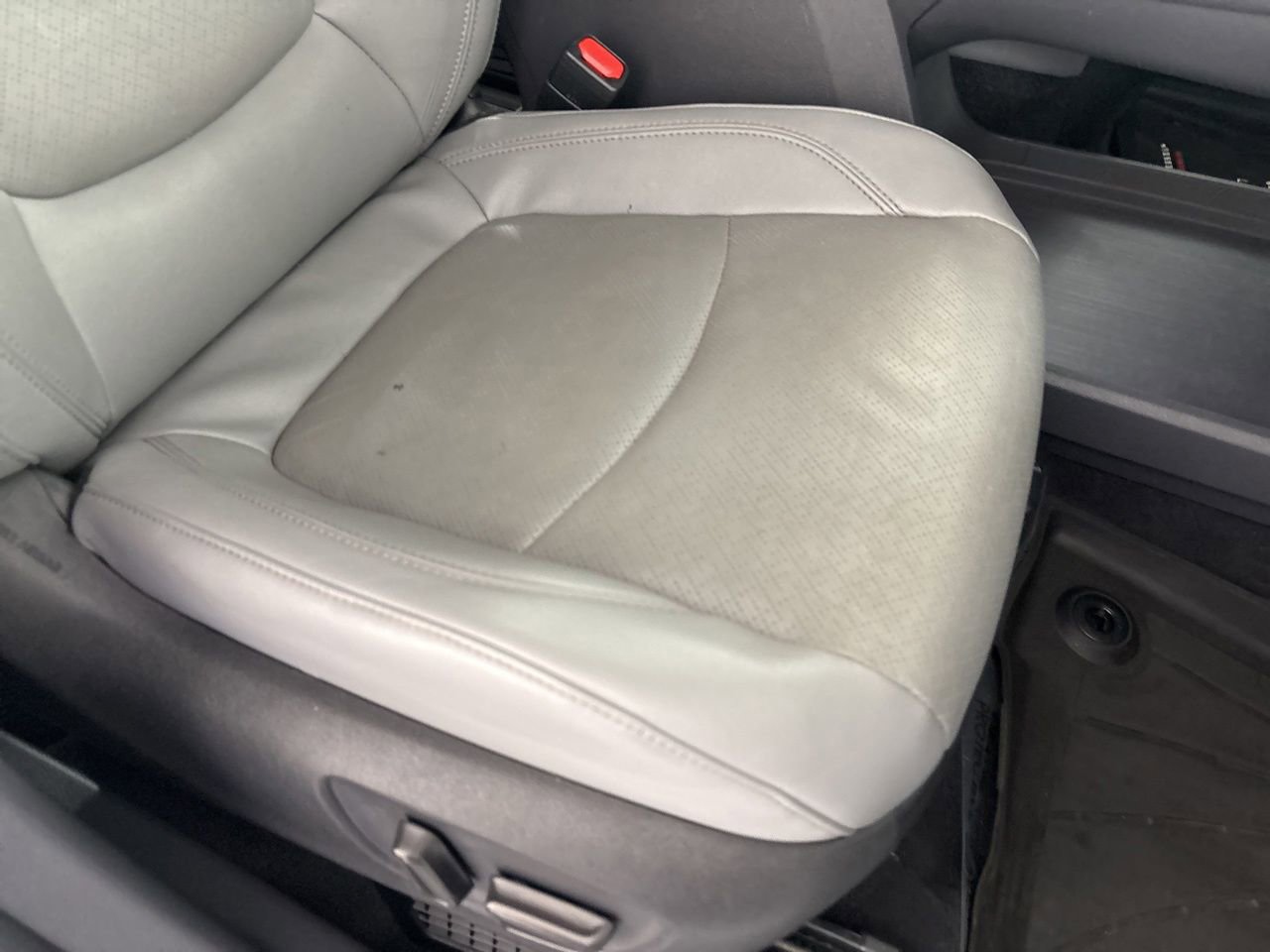 Used 2024 Toyota Sienna Limited AWD/4WD image 31