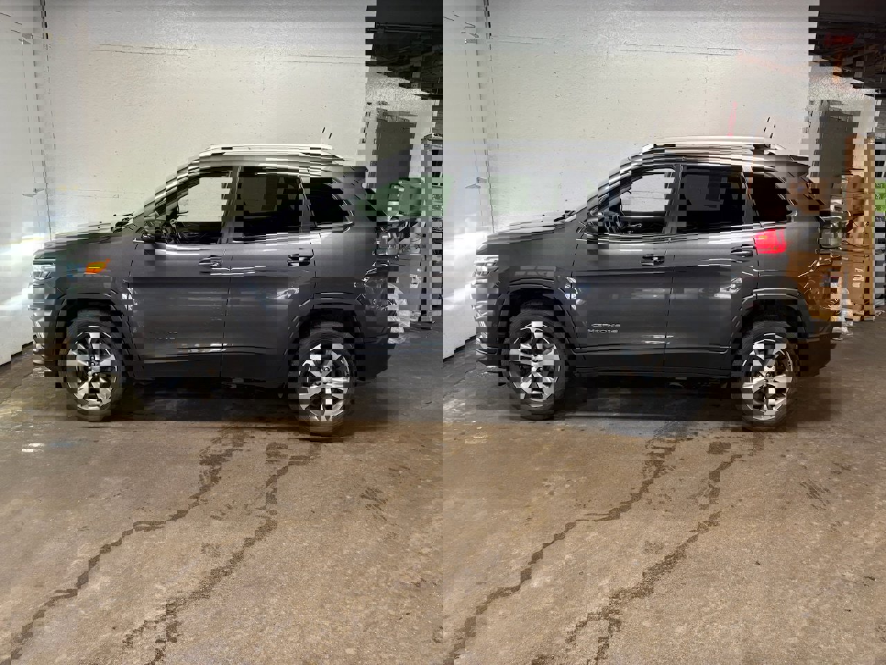 Used 2021 Jeep Cherokee Limited AWD/4WD image 6