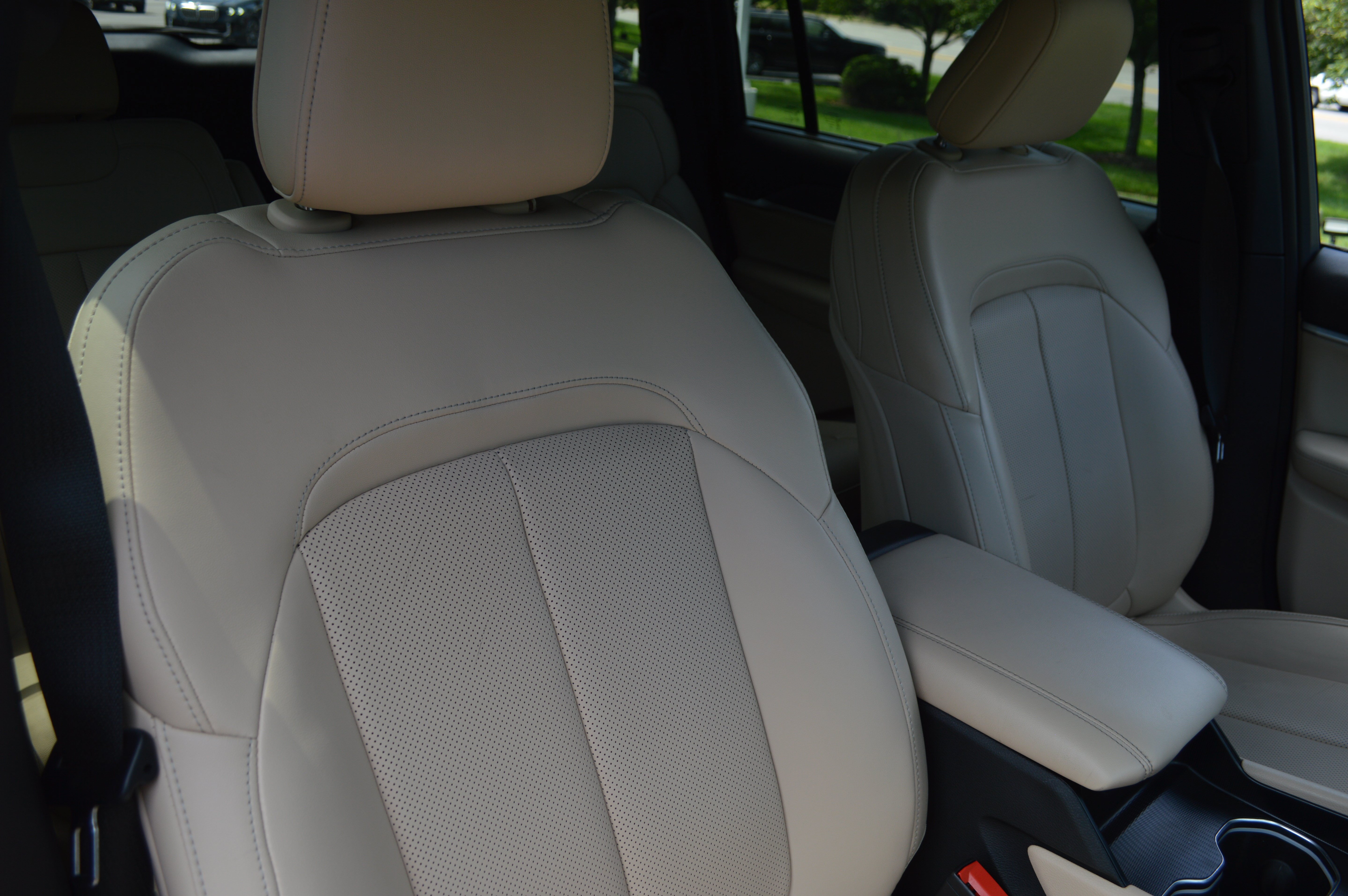 Used 2024 Jeep Grand Cherokee L Limited w/ Luxury Tech Group II AWD/4WD image 40