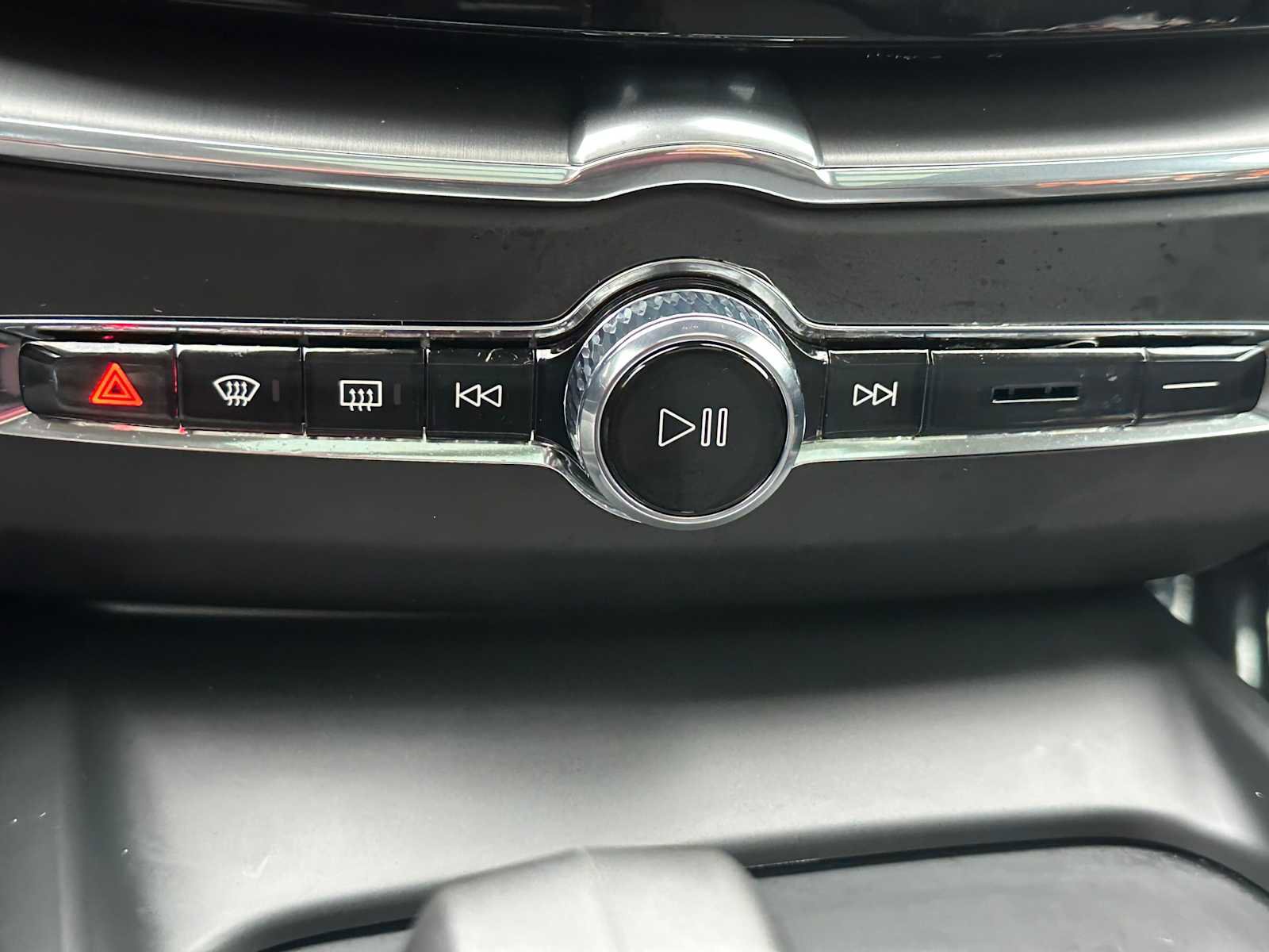 Used 2025 Volvo XC60 B5 Core w/ Protection Package Premier image 29