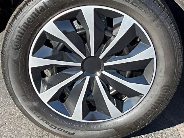 Used 2019 Toyota C-HR LE image 9