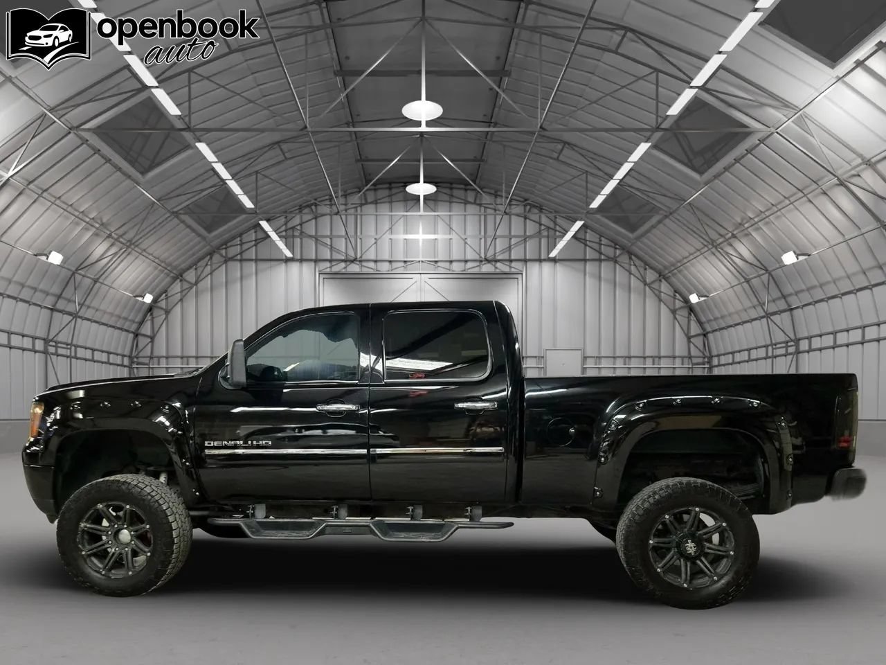 Used 2013 GMC Sierra 2500 Denali w/ Suspension Package, Off-Road AWD/4WD image 8