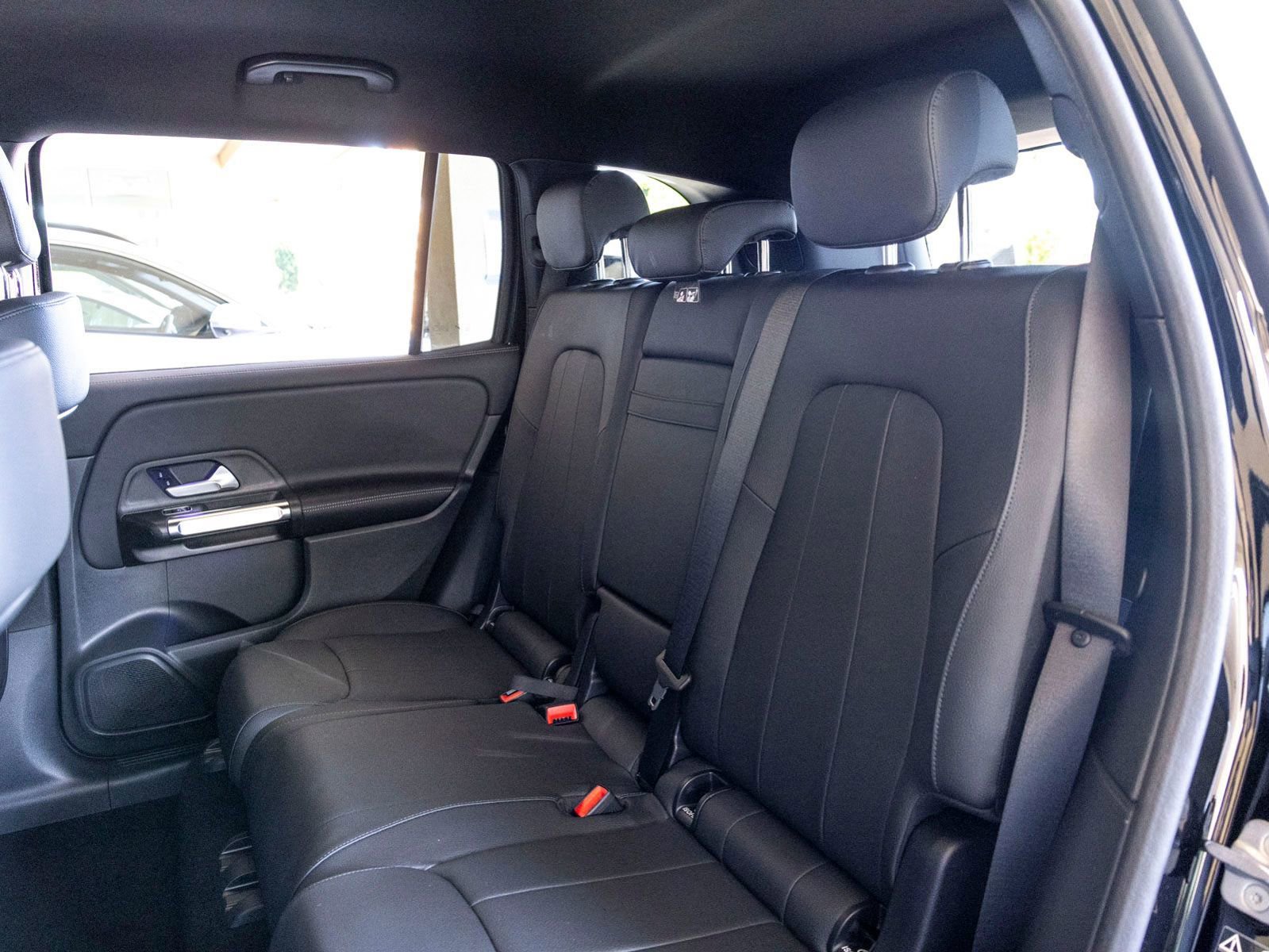 Used 2025 Mercedes-Benz GLB 250 image 21