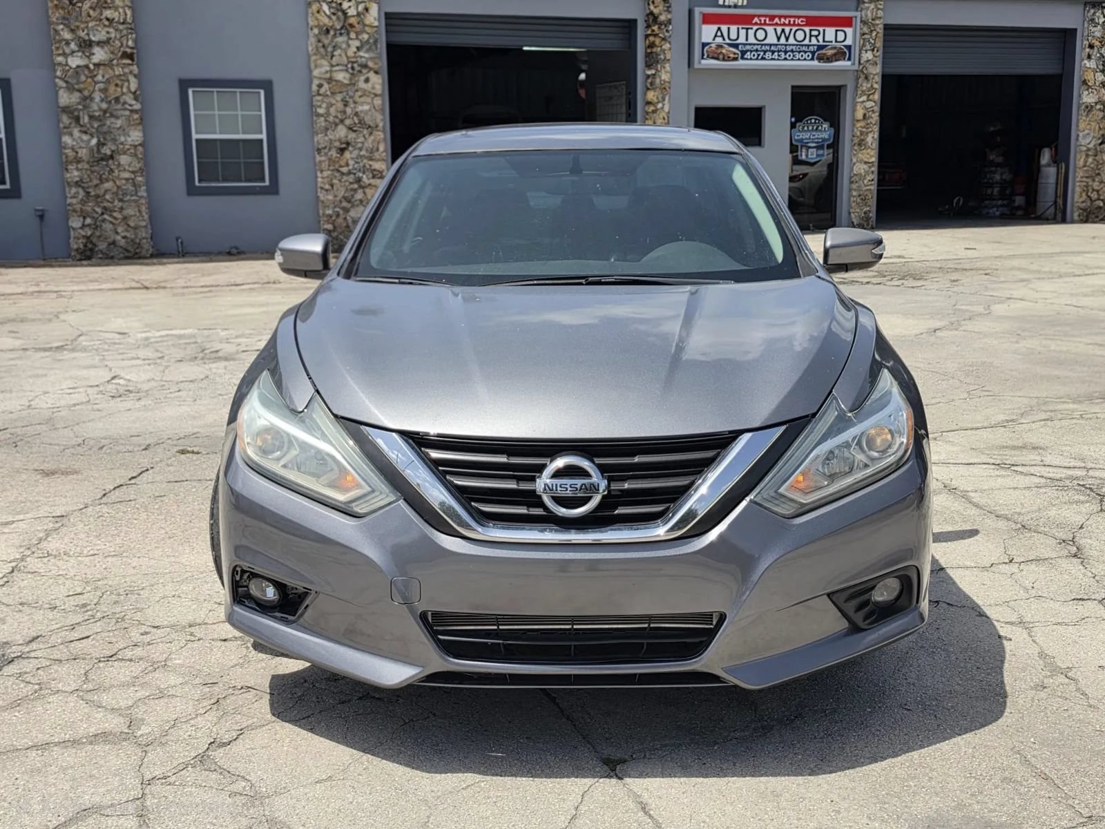Used 2017 Nissan Altima 2.5 SL w/ Moonroof Package FWD image 2