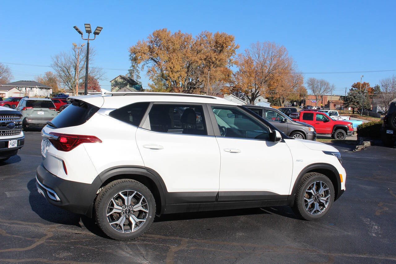 Used 2022 Kia Seltos EX image 4