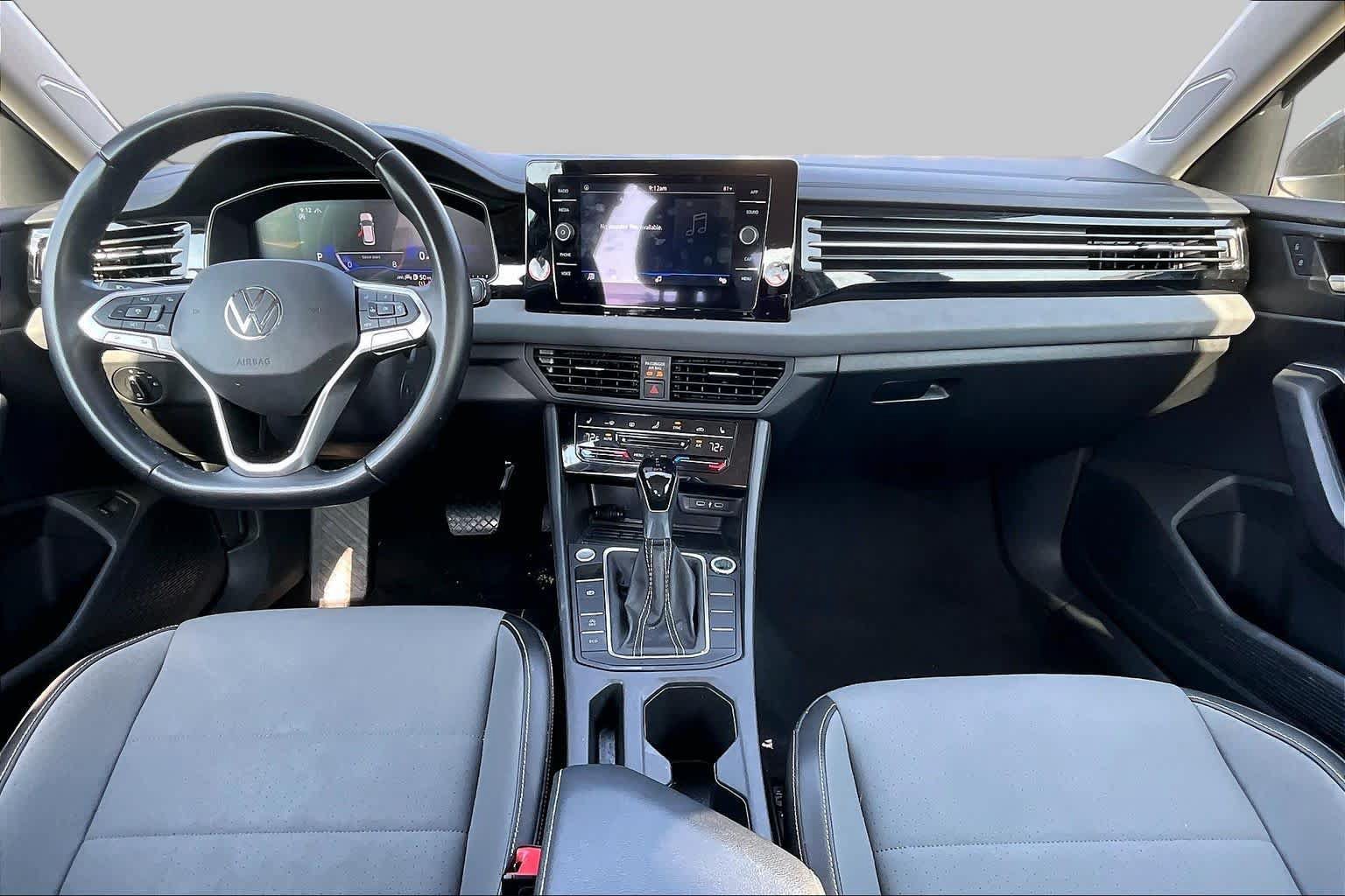 Used 2025 Volkswagen Jetta SE FWD image 13