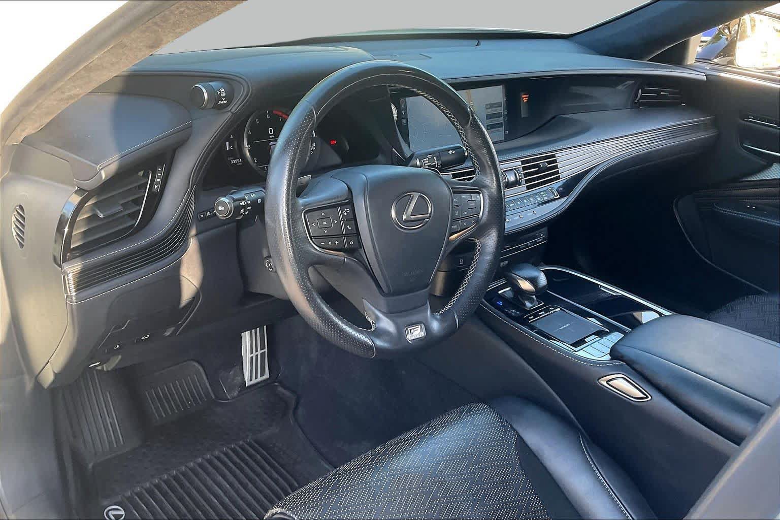 Used 2018 Lexus LS 500 F Sport w/ Accessory Package (Z2) AWD/4WD image 18