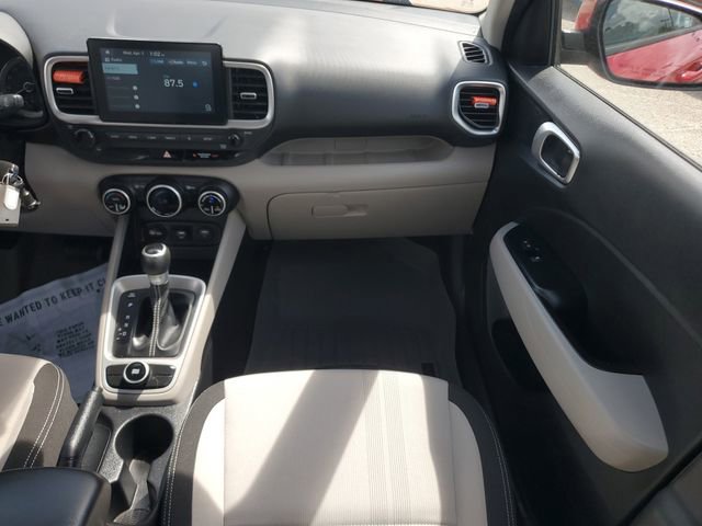 Used 2020 Hyundai Venue SEL w/ Convenience Package image 16
