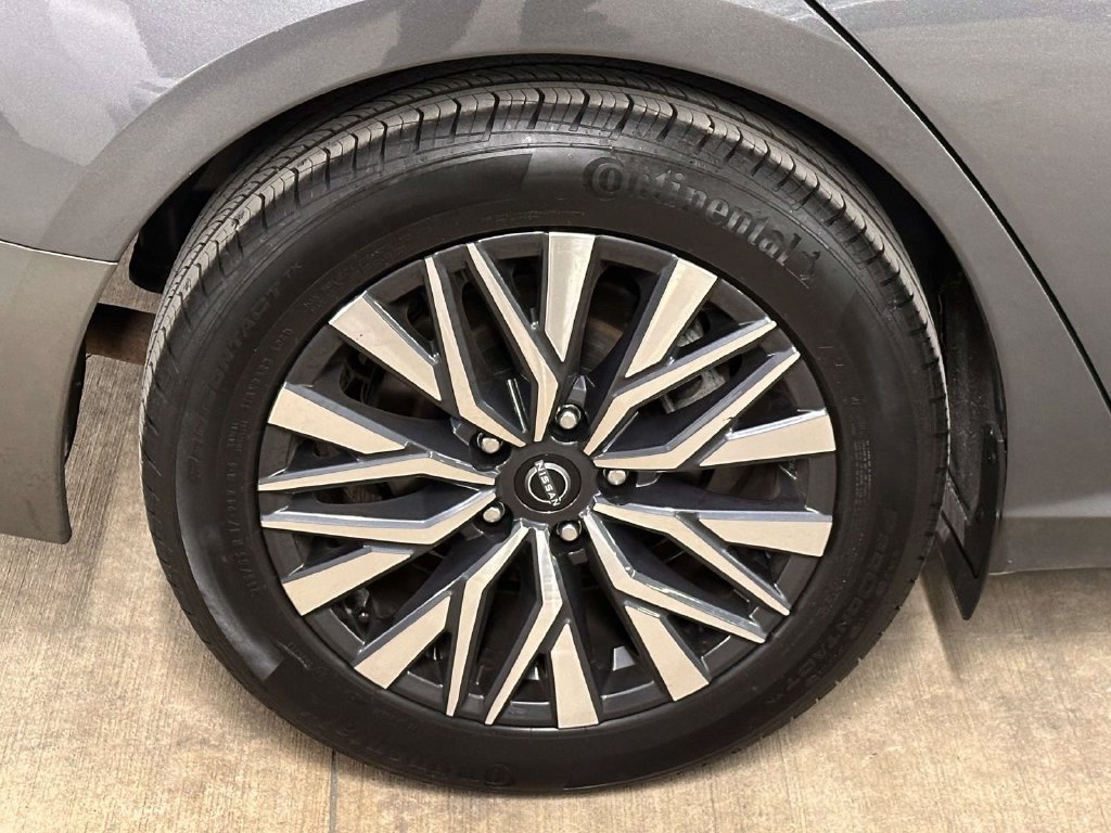 Used 2025 Nissan Altima 2.5 SV FWD image 10