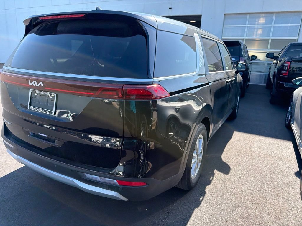 Used 2024 Kia Carnival LX FWD image 5