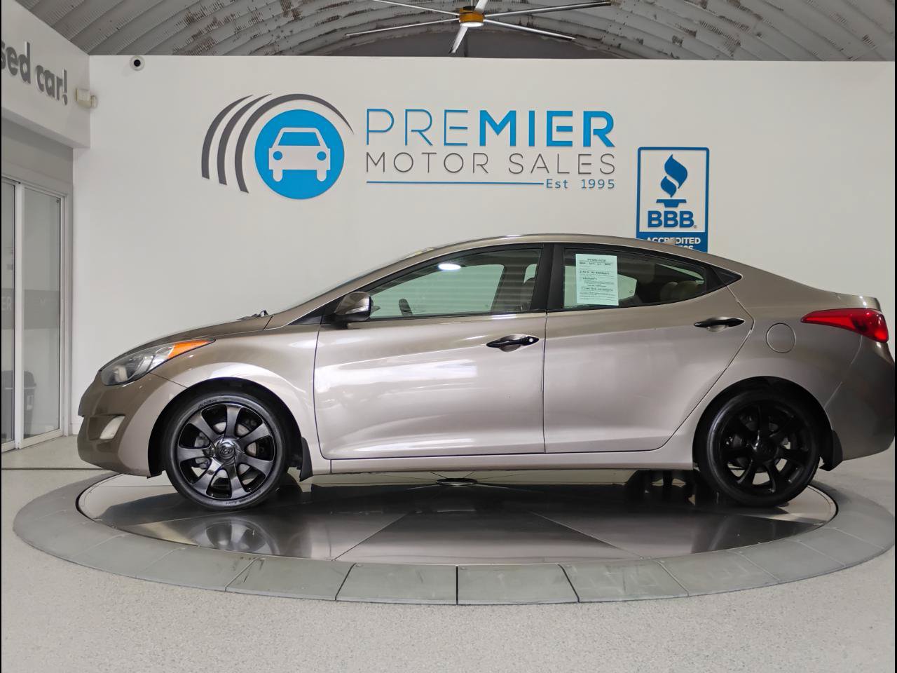 Used 2013 Hyundai Elantra Limited w/ Technology Pkg FWD image 2