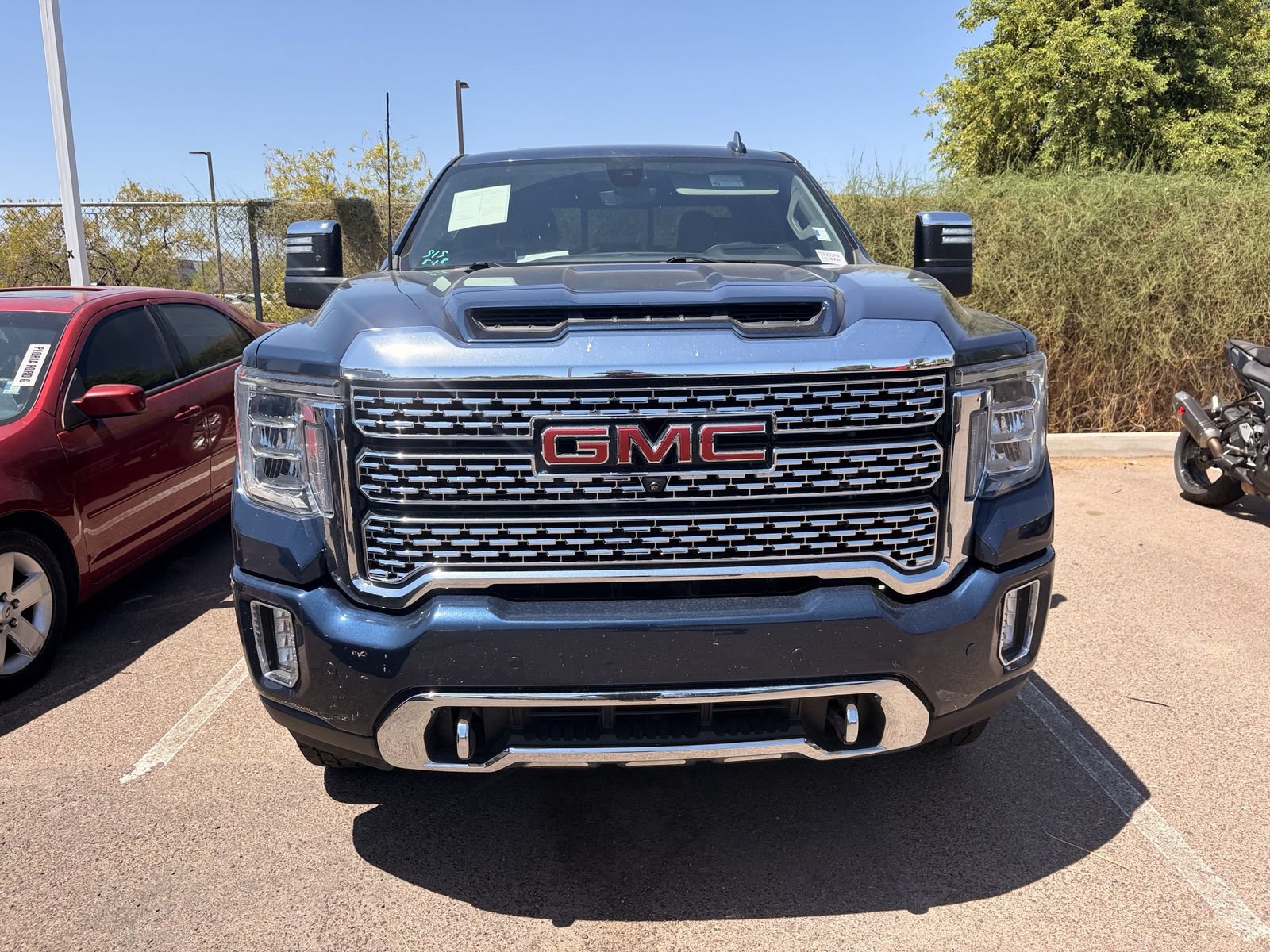 Used 2023 GMC Sierra 2500 Denali w/ Denali Ultimate Package AWD/4WD image 2
