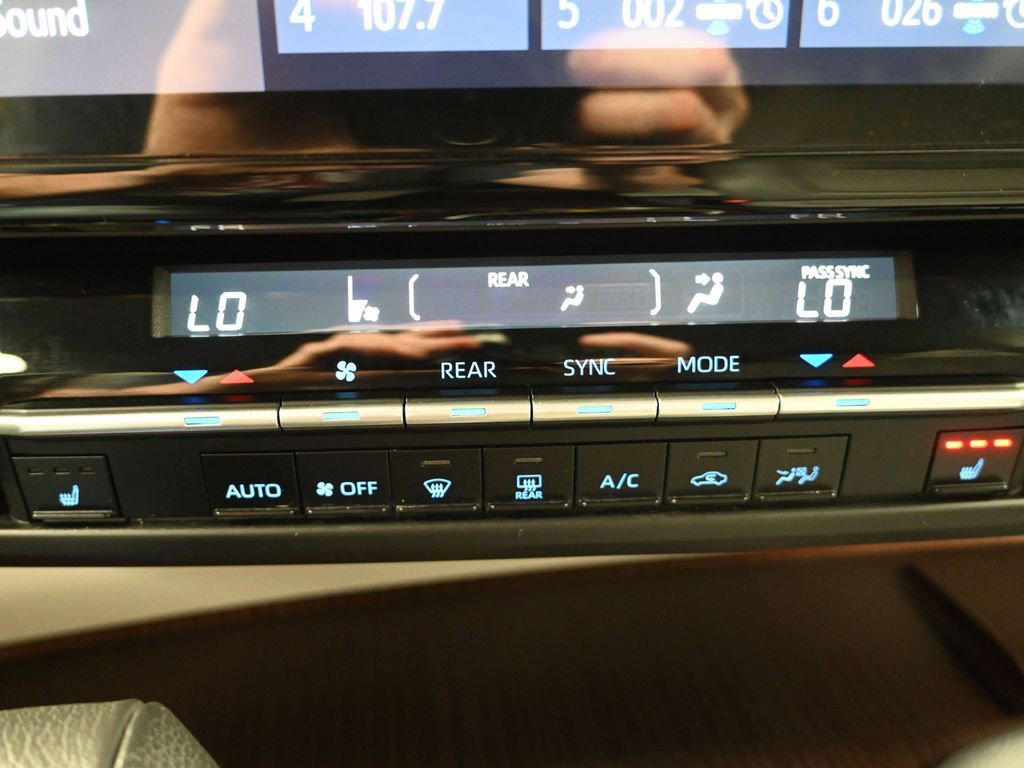 Used 2024 Toyota Sienna XLE image 20