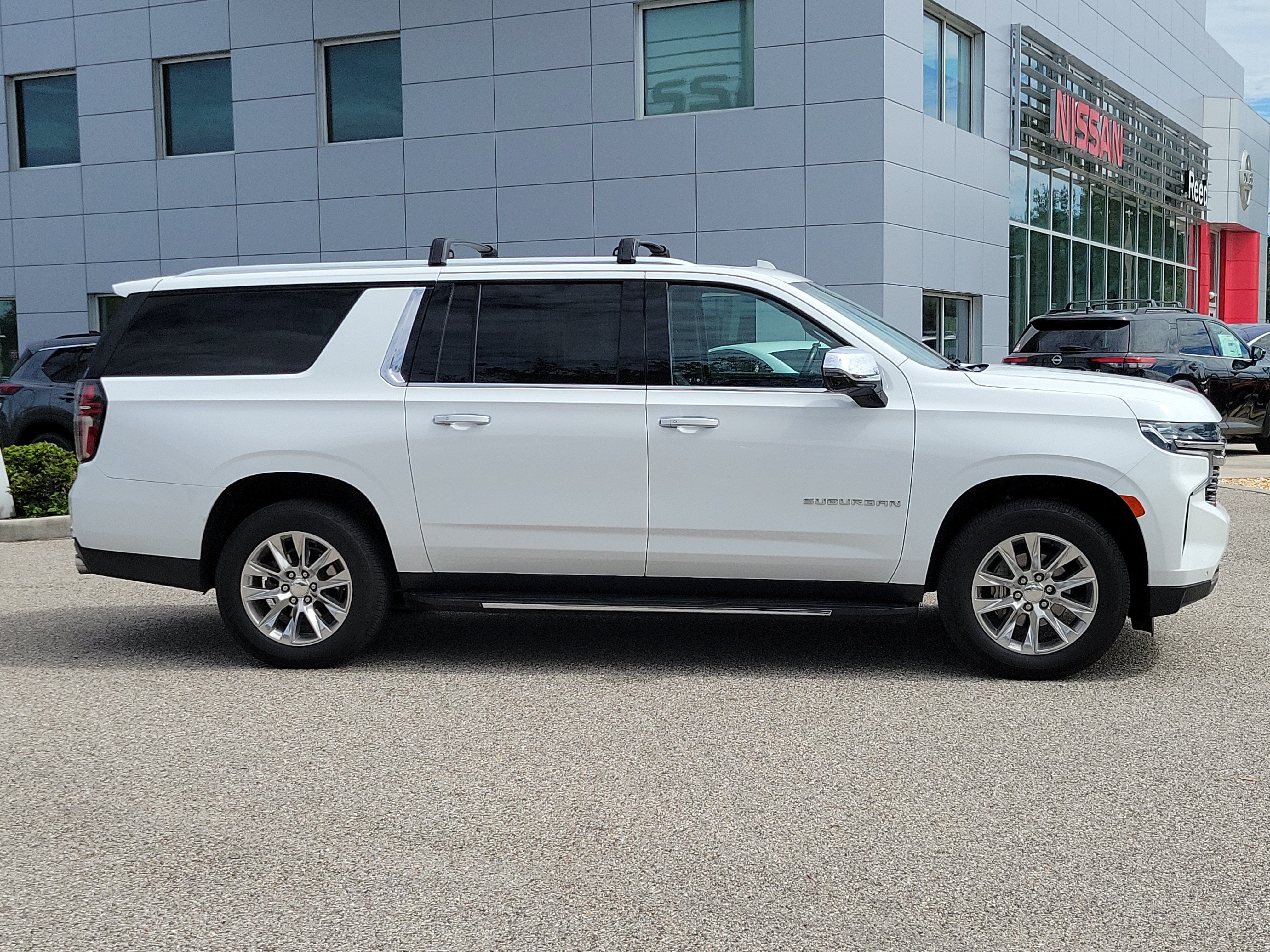 Used 2021 Chevrolet Suburban Premier w/ Premium Package AWD/4WD image 4