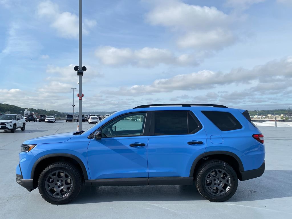 Used 2025 Honda Pilot TrailSport image 5