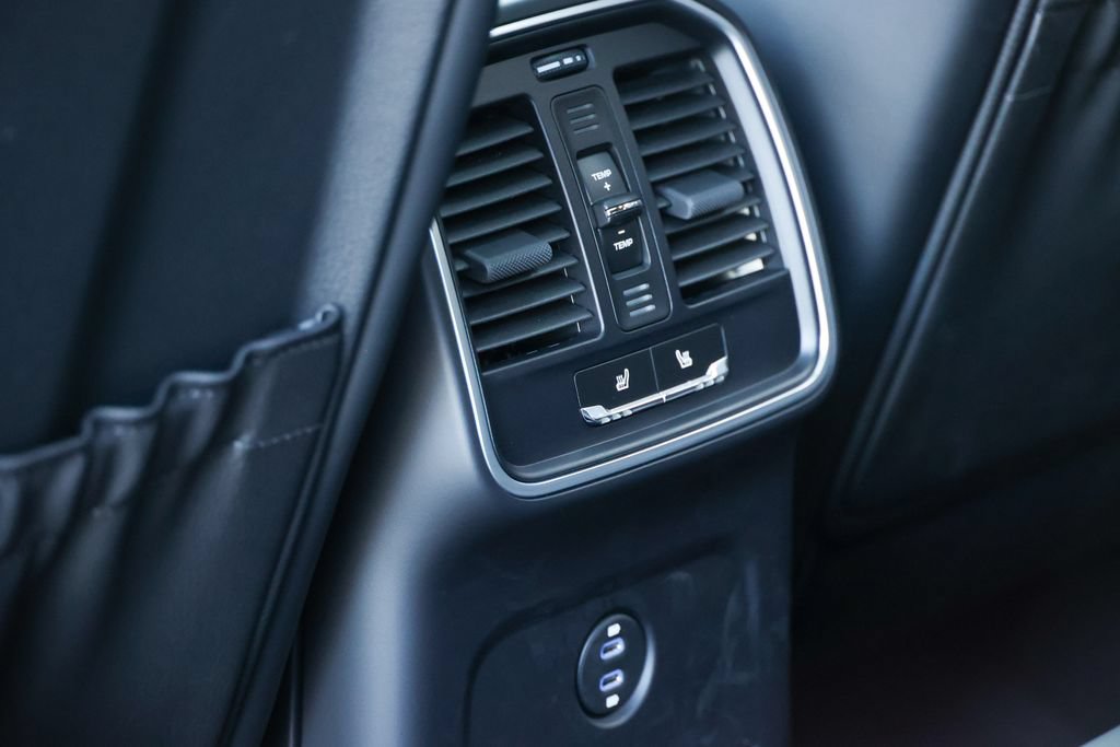 Certified 2026 Porsche Macan Turbo AWD/4WD image 40