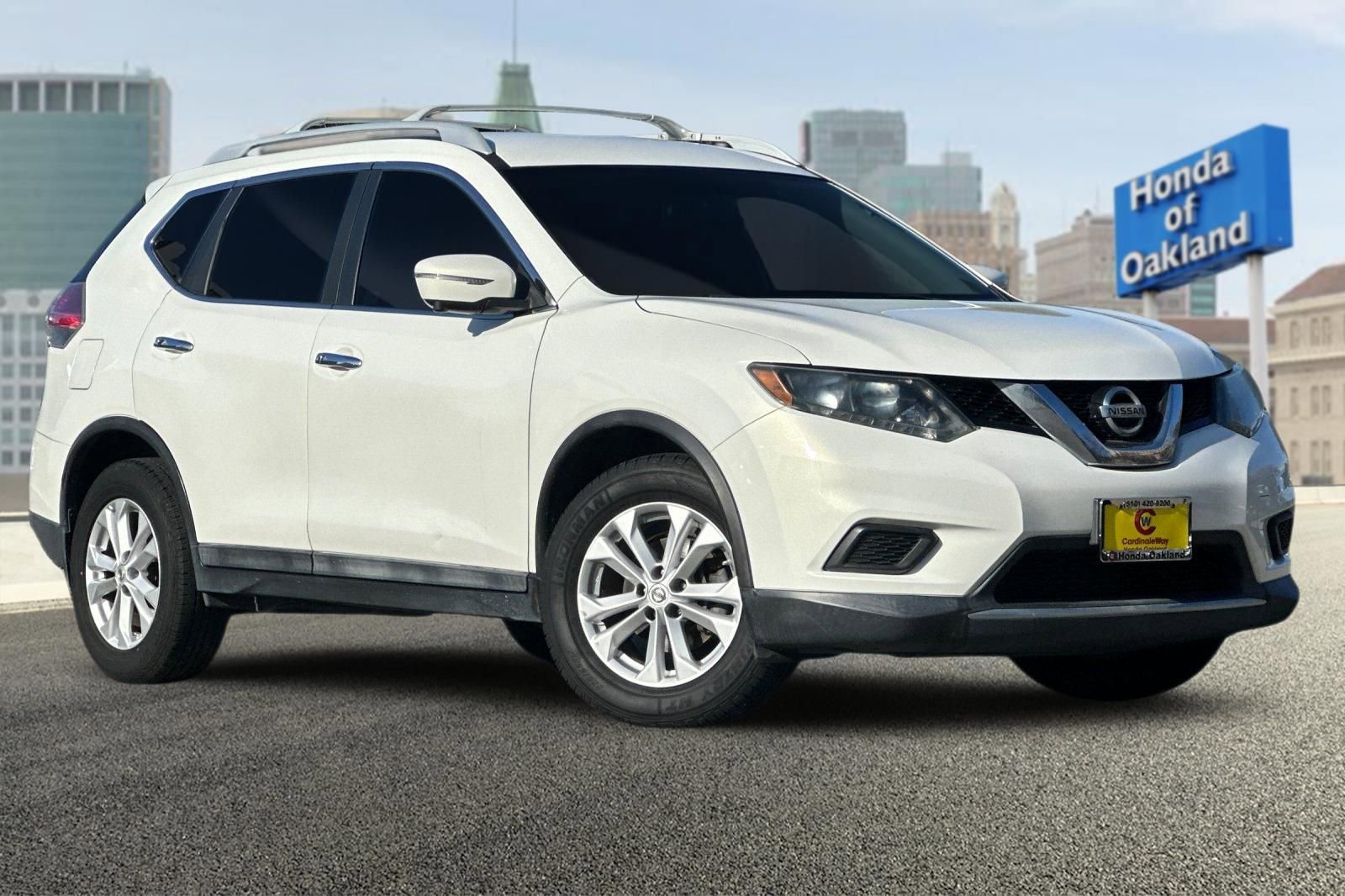 Used 2014 Nissan Rogue SV w/ SV Premium Package image 2