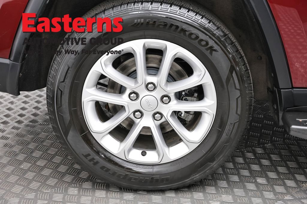 Used 2021 Jeep Grand Cherokee Laredo w/ Security & Convenience Group image 30