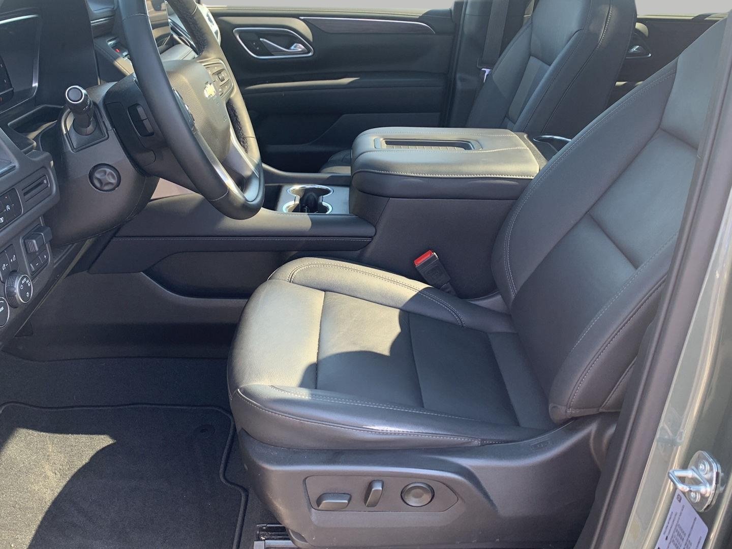 Used 2024 Chevrolet Tahoe LT w/ LT Signature Package AWD/4WD image 18
